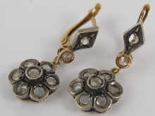 A pair of yellow and white metal 14f6bd