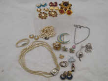 A quantity of costume jewellery 14f6e2