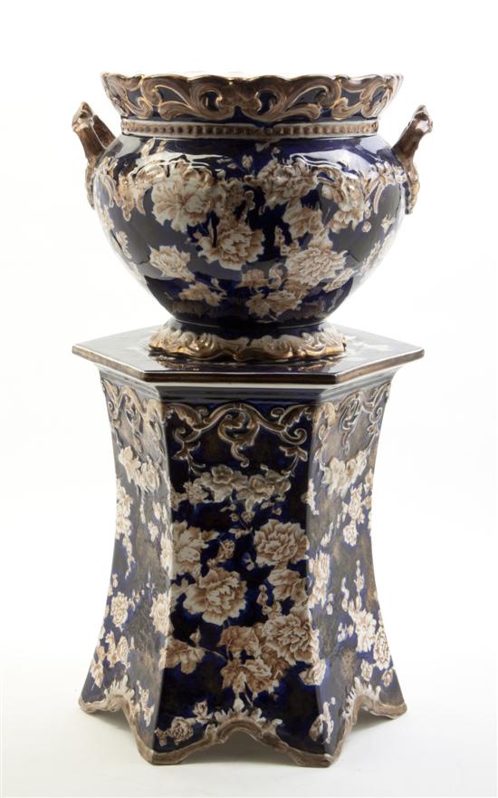  A Pottery Jardiniere on Pedestal 15225f