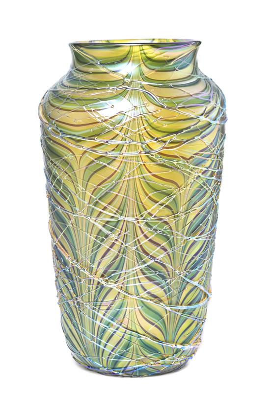  An Orient and Flume Glass Vase 15280f