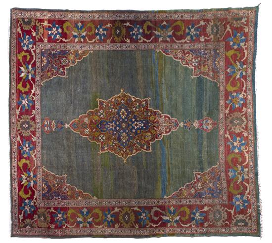 A Mahal Wool Rug circa 1890s having 152ceb