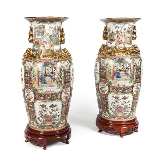 A Pair of Massive Chinese Porcelain 152e25