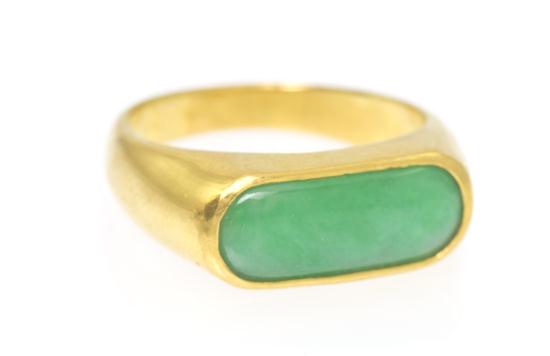 A Yellow Gold and Jadeite Saddle