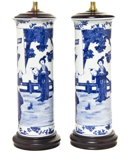 A Pair of Chinese Porcelain Vases 15300b