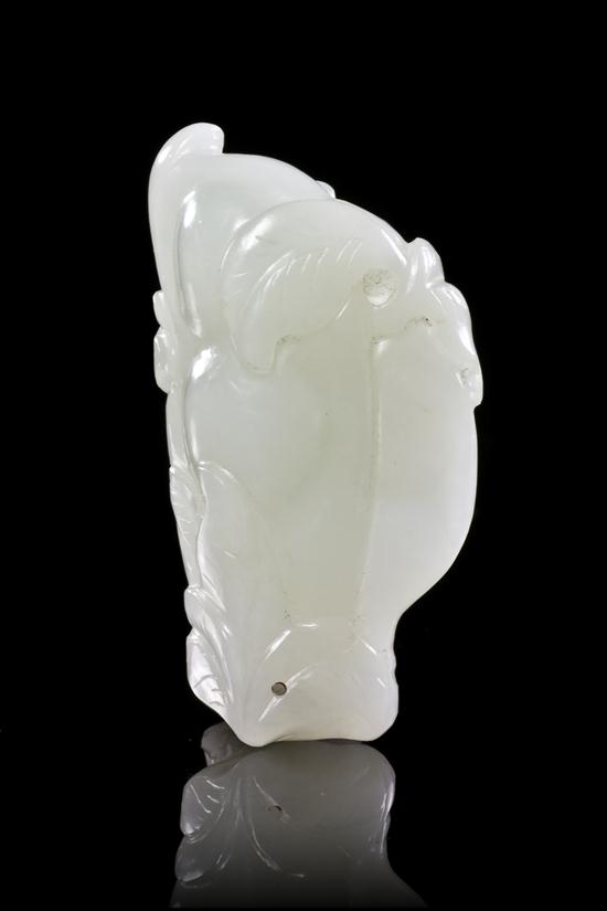 A White Jade Toggle of foliate 15307b