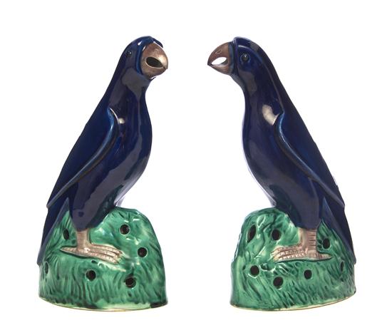 A Pair of Chinese Porcelain Parrots 1530cd