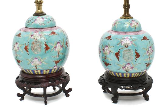 A Pair of Chinese Porcelain Lidded 15331e