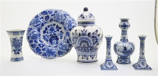  A Collection of Three Delft Vases 151445