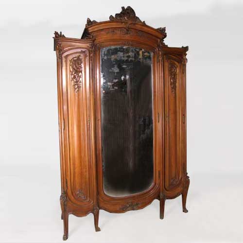 A French Louis XV Style Pale Walnut 151c9b