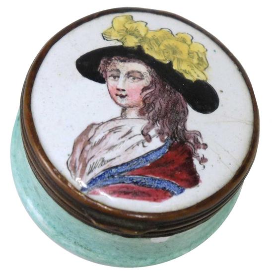 A French Samson Enamel Box of Lady 151cce