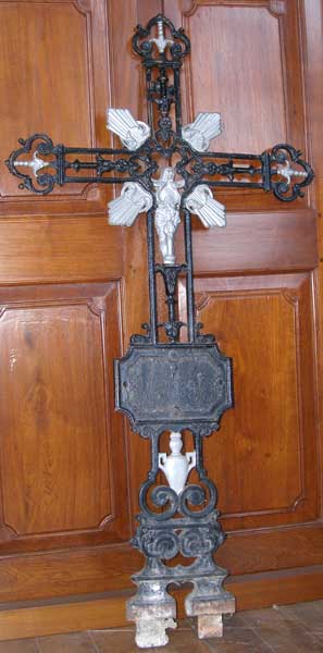 A Painted Cast Iron Cemetery Cross 151dd7