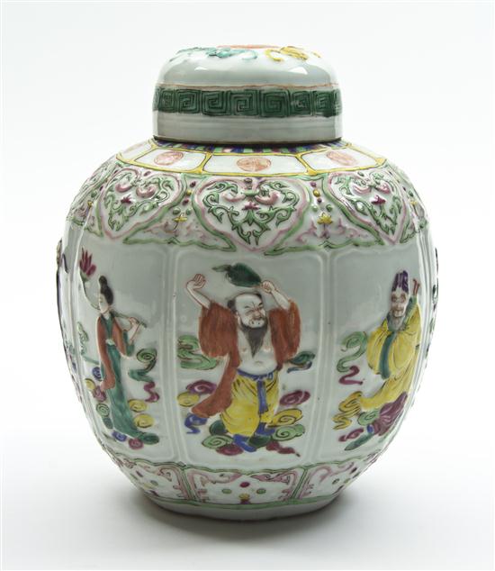 A Chinese Lidded Porcelain Vase 154a74