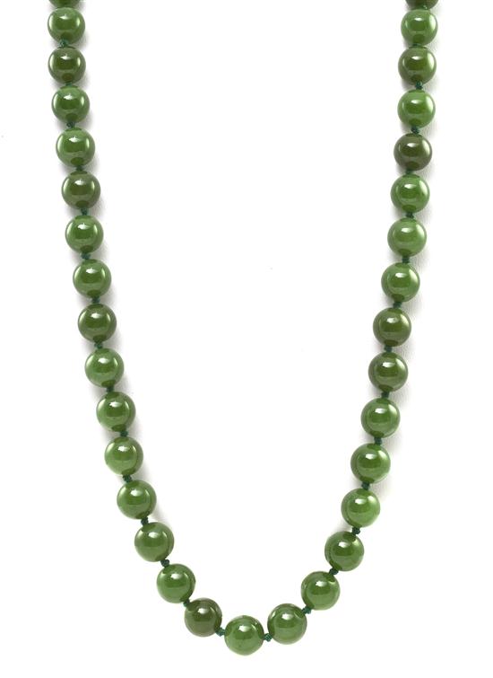 A Single Strand Jade Bead Necklace 154b9c