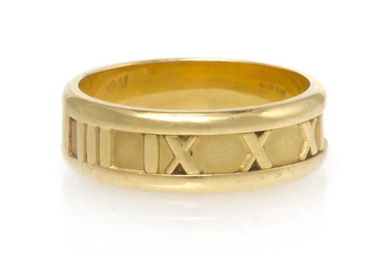 An 18 Karat Yellow Gold Atlas Ring