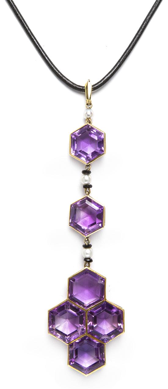 A Yellow Gold Amethyst and Cultured 154ca5