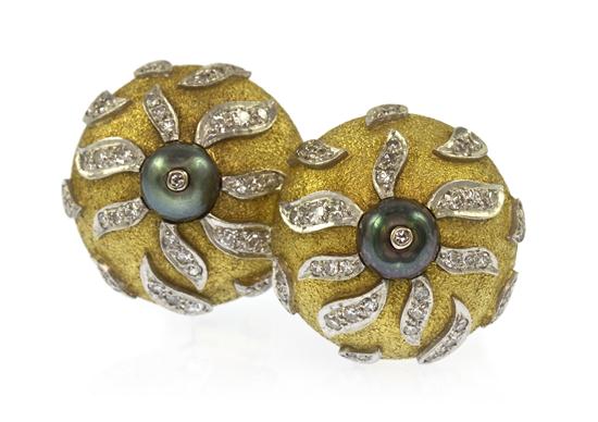 A Pair of 18 Karat Yellow Cultured 154d1e