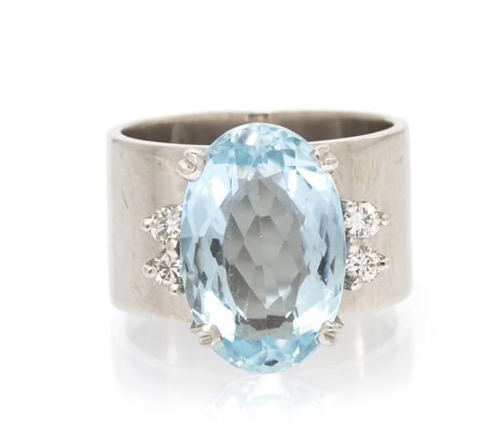 A 14 Karat White Gold Aquamarine 154da9