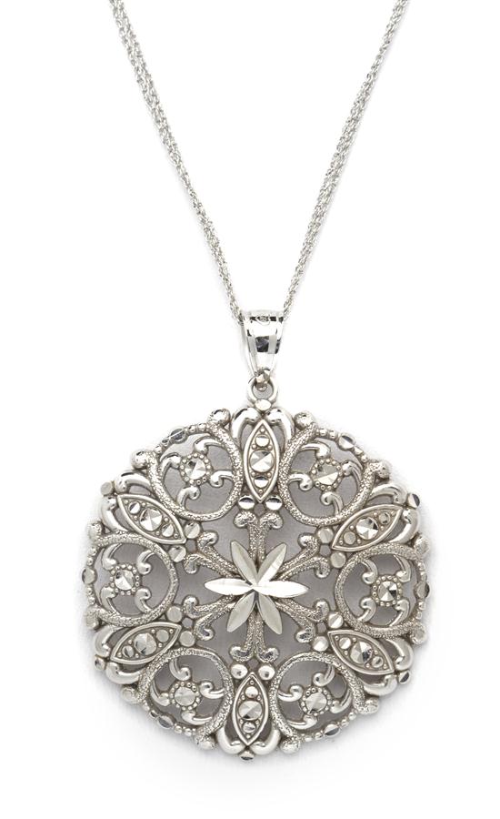 A 14 Karat White Gold Filigree 15519c