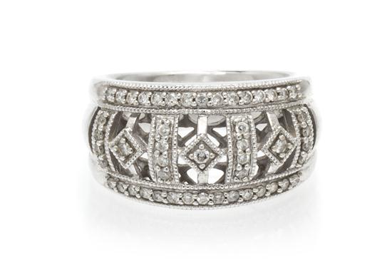 A 14 Karat White Gold Diamond Ring 1551da
