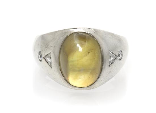 A 14 Karat Yellow Gold Cat's Eye