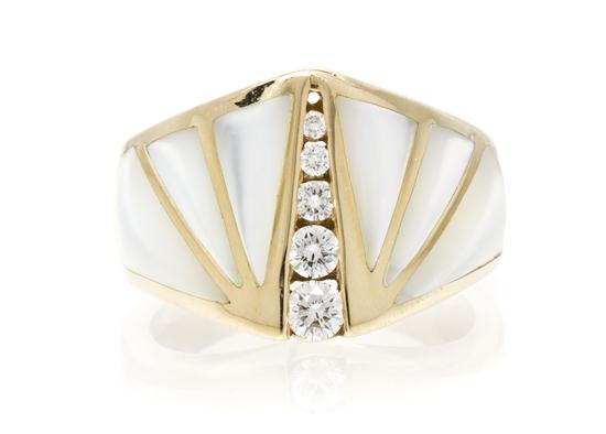 A 14 Karat Yellow Gold Mother-of-Pearl