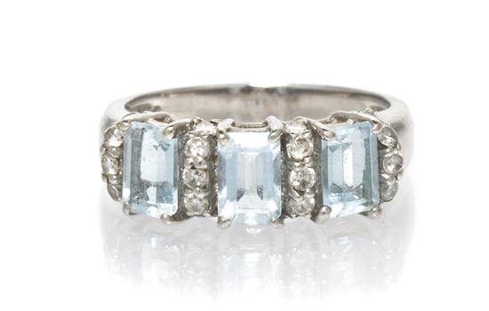 A 14 Karat White Gold Aquamarine 15527e