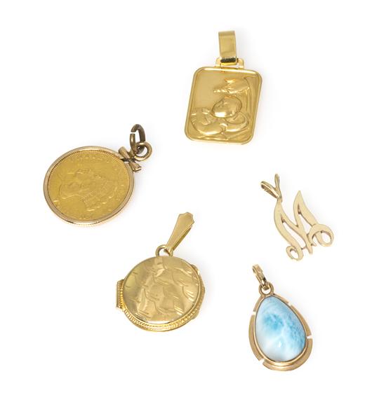  A Collection of Yellow Gold Pendants 1552c1
