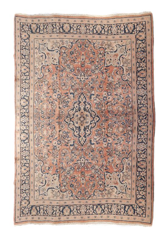 A Mahal Wool Rug having a stylized 1556da