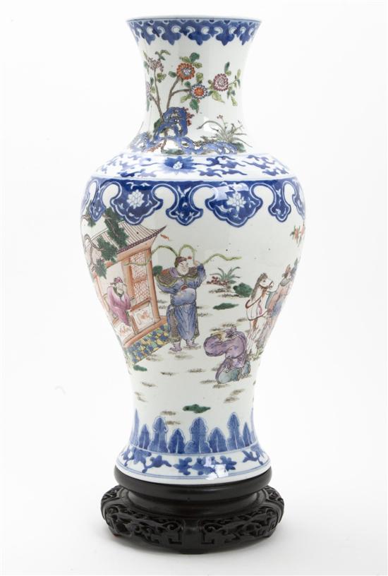 A Chinese Porcelain Baluster Vase 15590a