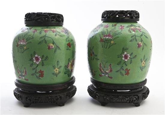 A Pair of Chinese Enameled Porcelain 1535b1