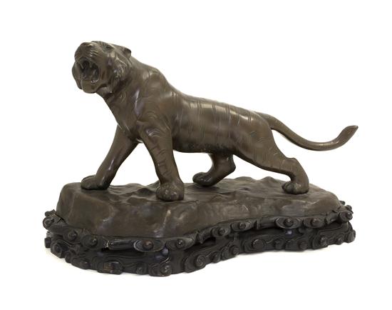 A Japanese Bronze Model of a Tiger 1535bd