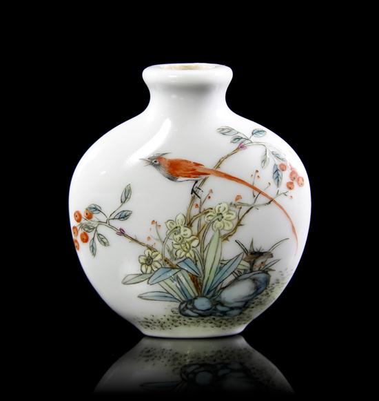 A Chinese Enameled Porcelain Snuff 1535db