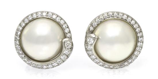 A Pair of Platinum Mabe Pearl and 153701