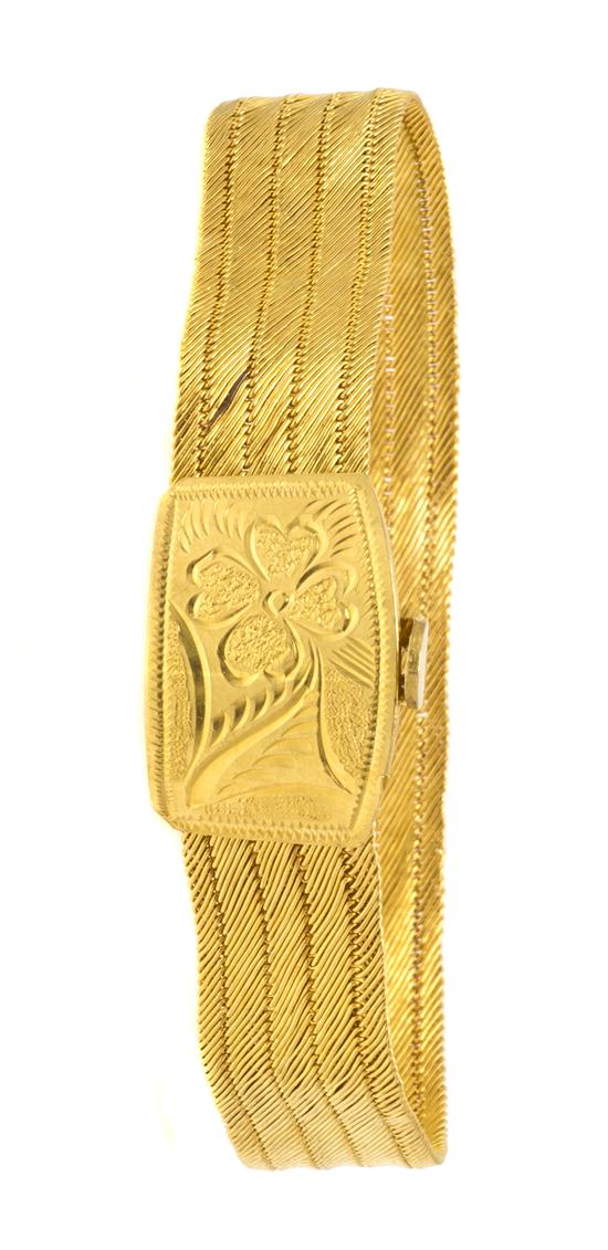  A 22 Karat Yellow Gold Woven Bracelet 153738