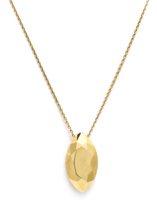 An 18 Karat Gold Pendant Necklace 1537e1