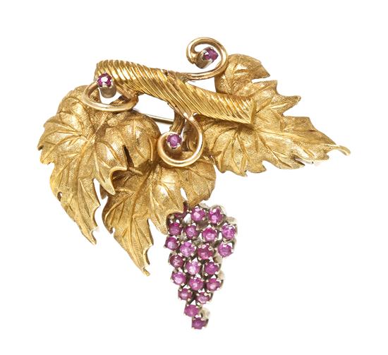  An 18 Karat Yellow Gold and Ruby 1537f1