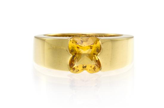 An 18 Karat Yellow Gold and Citrine 153835