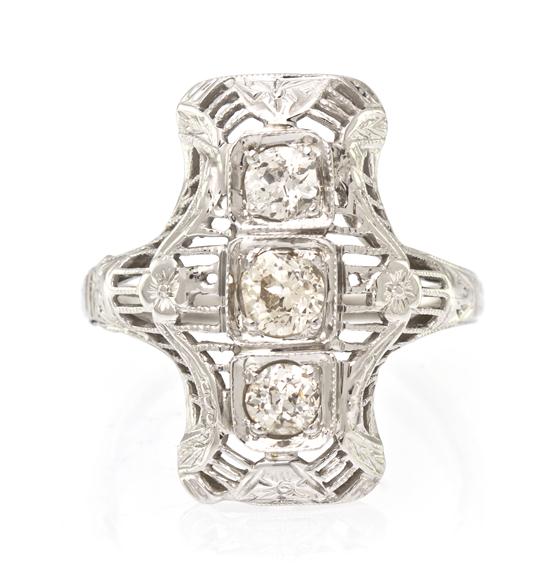 An Art Deco 18 Karat White Gold