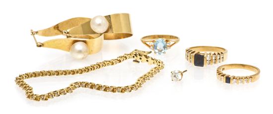  An Assortment of Gold Jewelry 1538c3