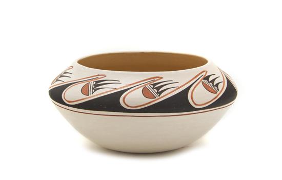 A Hopi Bowl having repeating bear 153bd3