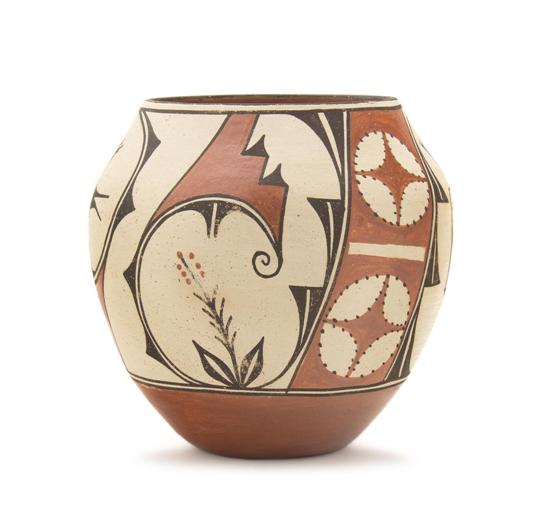 A Zia Olla Jar having bird design within