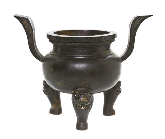 A Chinese Bronze Tripod Censer 15409f