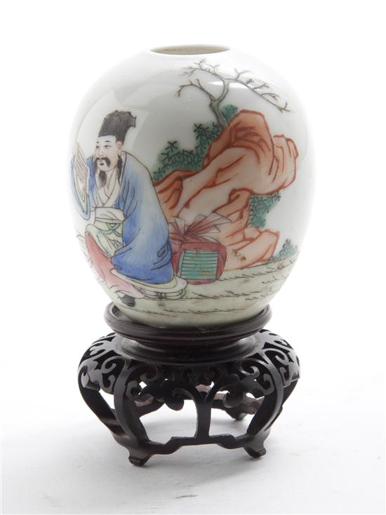 A Chinese Porcelain Bulbous Vase