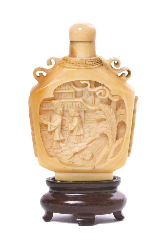  A Carved Hornbill Snuff Bottle 1541f1