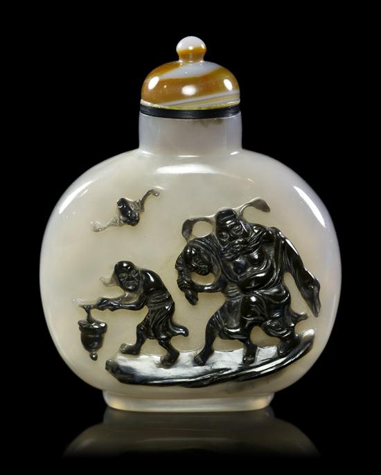 A Chinese Cameo Carved Agate Snuff 154288