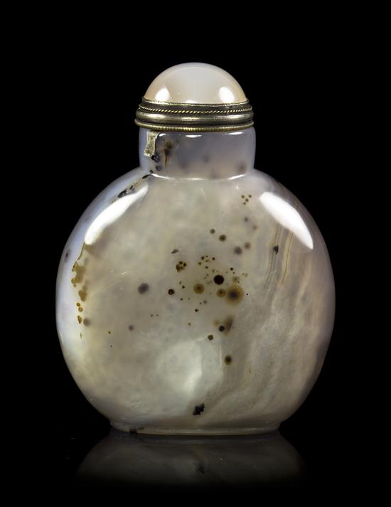 A Chinese Carved Agate Snuff Bottle 15428a