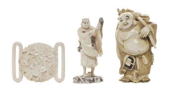  Three Carved Japanese Ivory Articles 154382