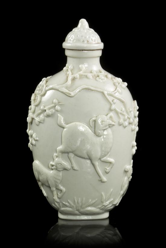 A Molded White Porcelain Snuff 1543ca