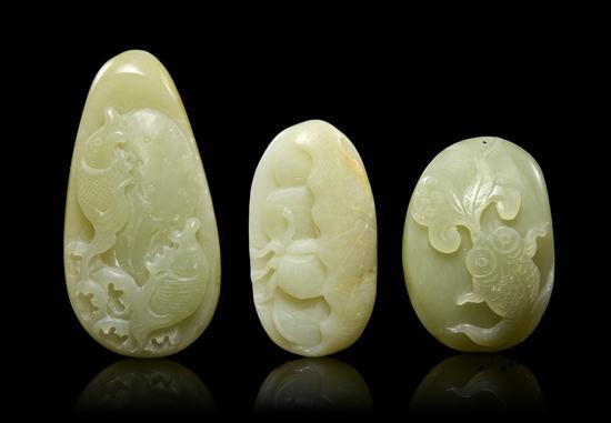 A Group of Three Carved Jade Pebbles 1543e3