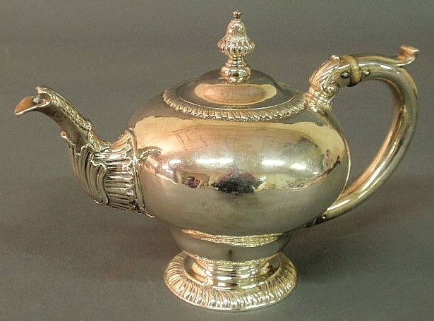 George II English silver teapot 156d09
